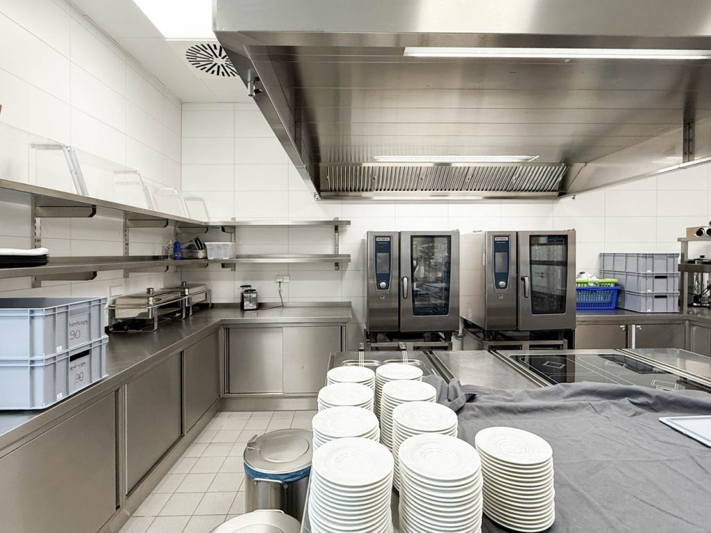 Hochwertige große Gastroküche im 1. OG