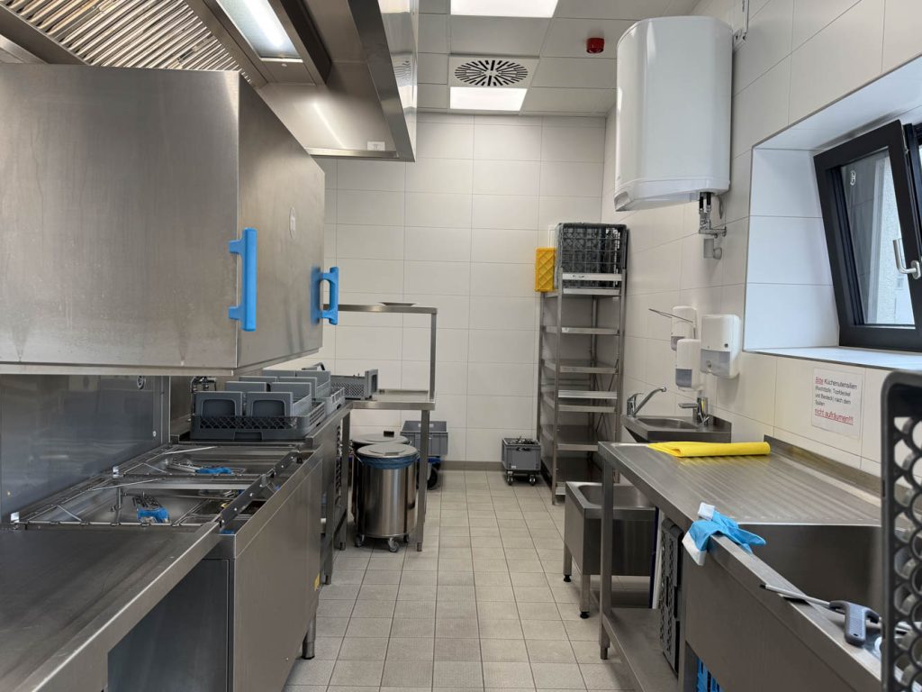 Spülbereich neben der Gastroküche