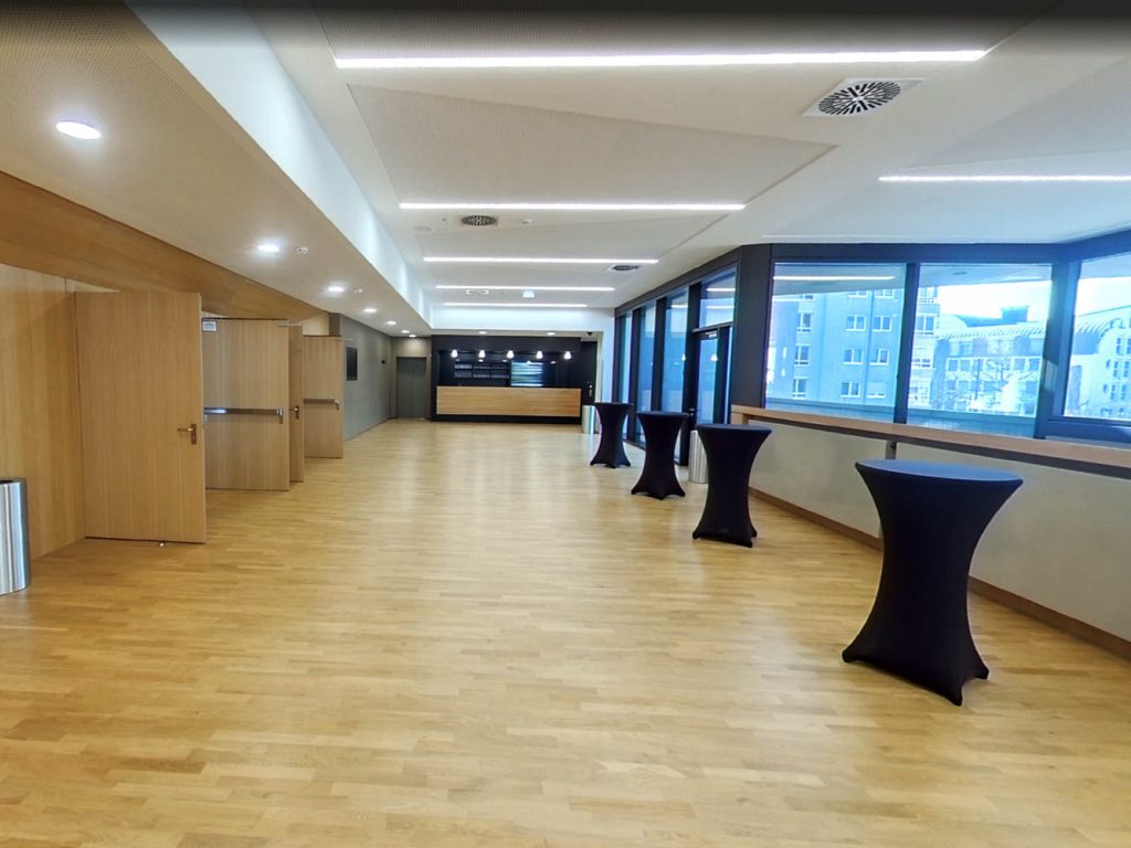 Foyer 1. OG Blick zur Küche